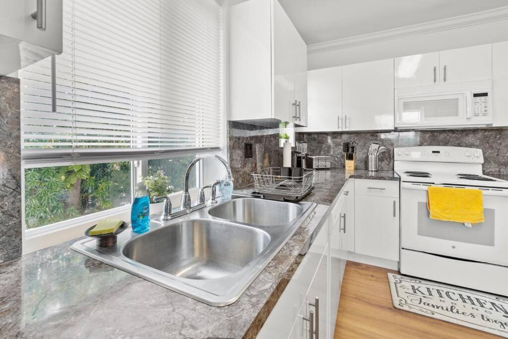 Comfy & Updated Apartment Centrally Located Minutes Away From Everything! Miami Exterior foto