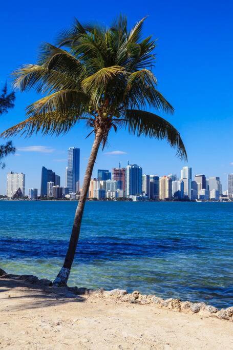 Comfy & Updated Apartment Centrally Located Minutes Away From Everything! Miami Exterior foto