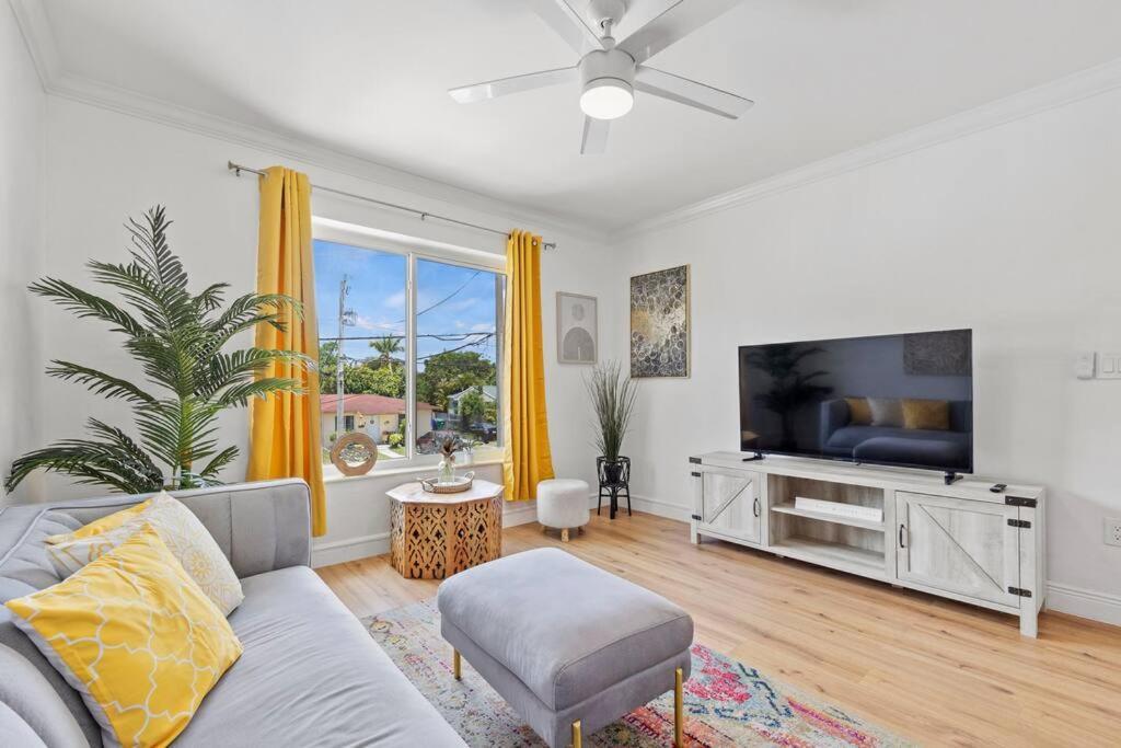 Comfy & Updated Apartment Centrally Located Minutes Away From Everything! Miami Exterior foto